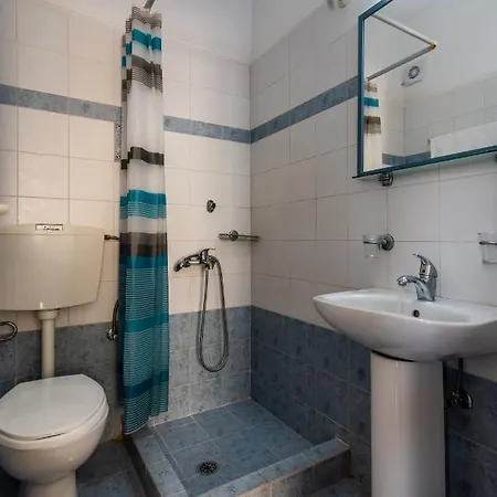 Kleo΄s Adamantas (Milos)